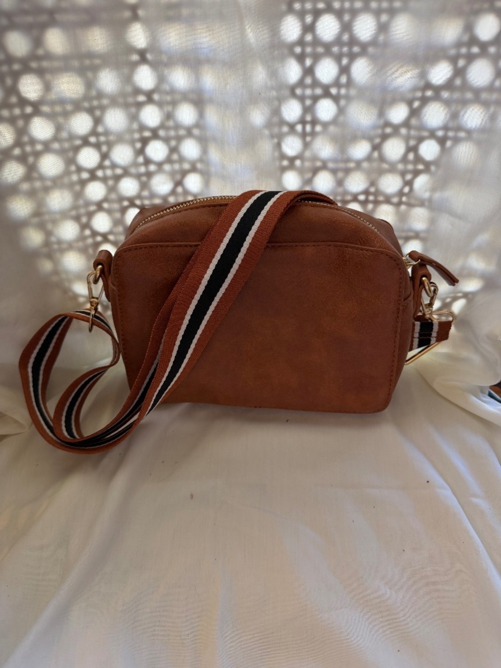 Mode Luxe Leather Crossbody Bag – Cognac Brown w/ Striped Strap